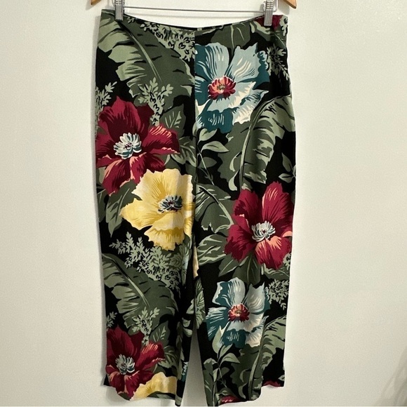 Tommy Bahama Women's Black Floral 100% Silk Cropped Pants Size 10 - Picture 1 of 9